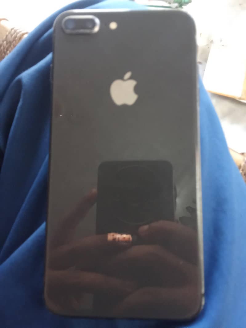 Apple iPhone 8 Plus 1