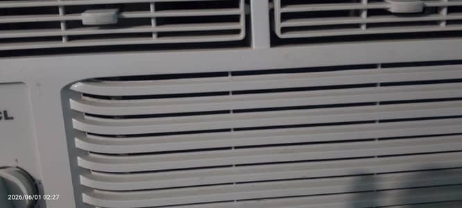 AC FOR SALE condition 10 by 10 only 2 month used