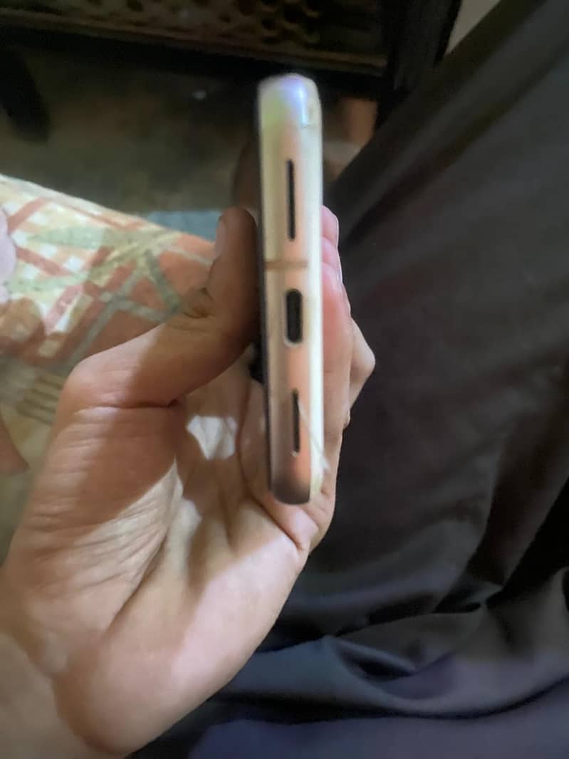 Google Pixel 8 4