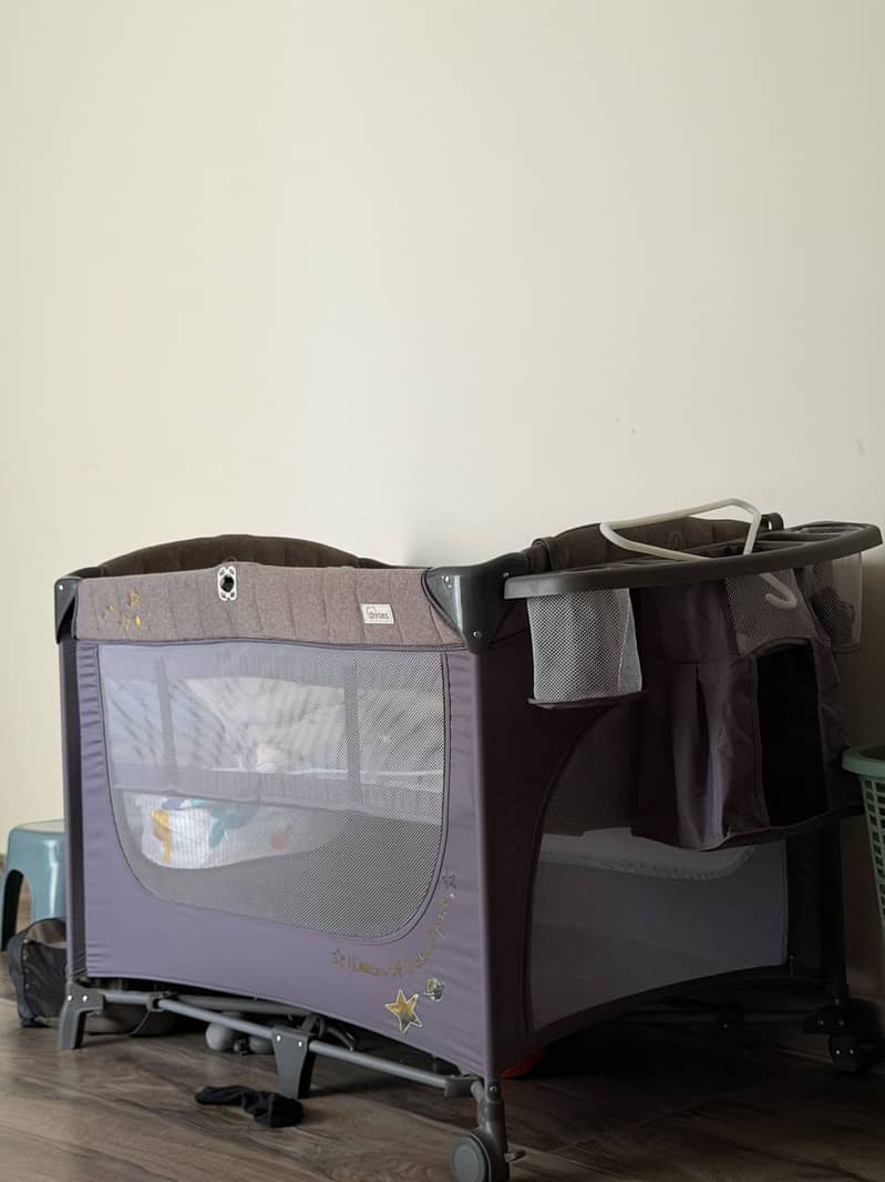 Play Pen + Cot 0