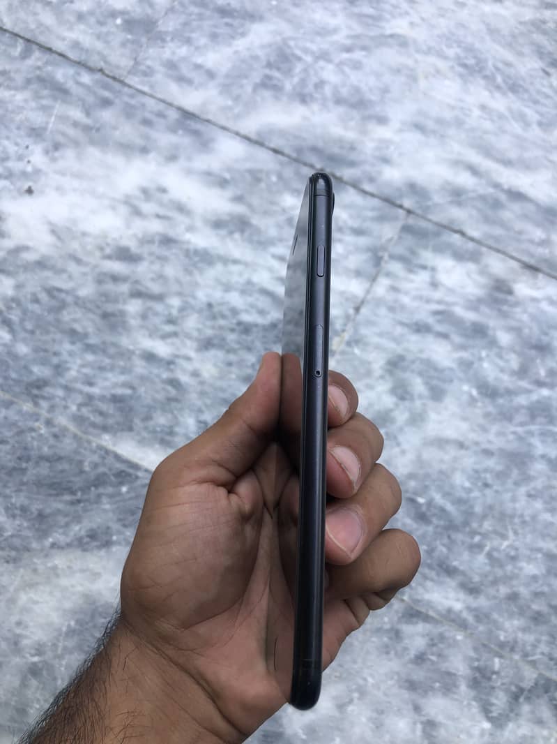 Apple iPhone 7 Plus 5