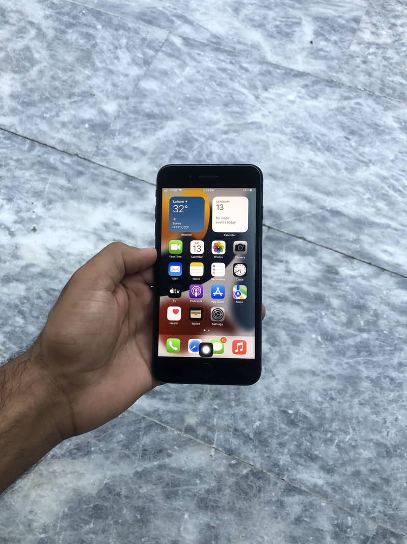 Apple iPhone 7 Plus 6