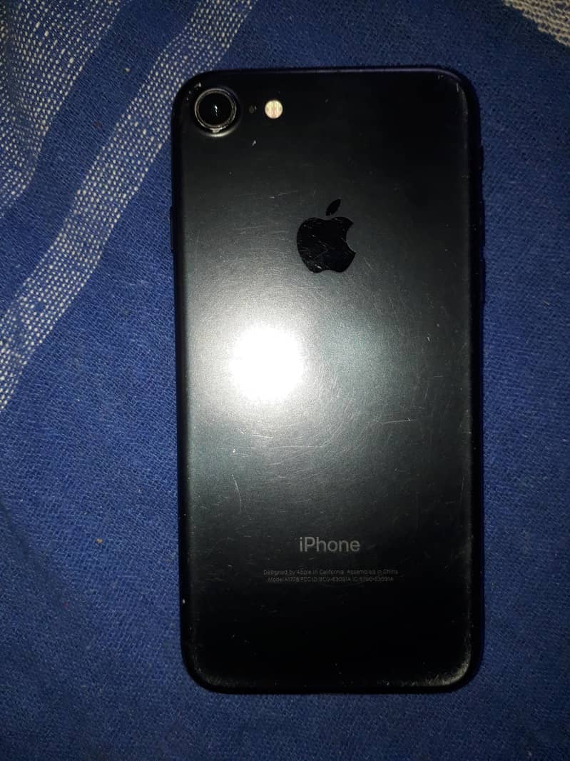 Apple iPhone 7 0