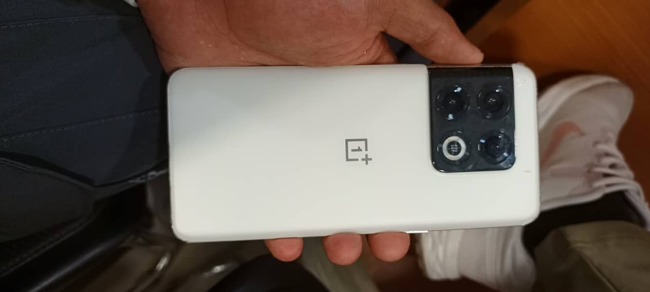 One Plus 10 Pro 1