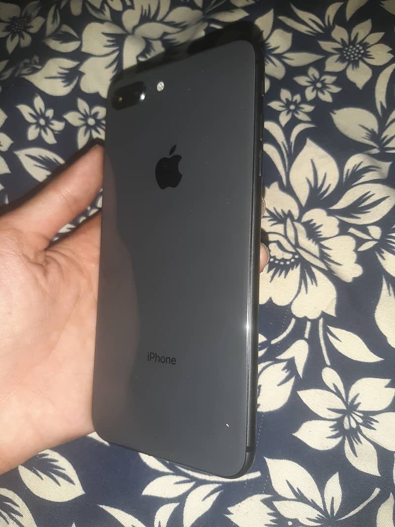 Apple iPhone 8 Plus 1