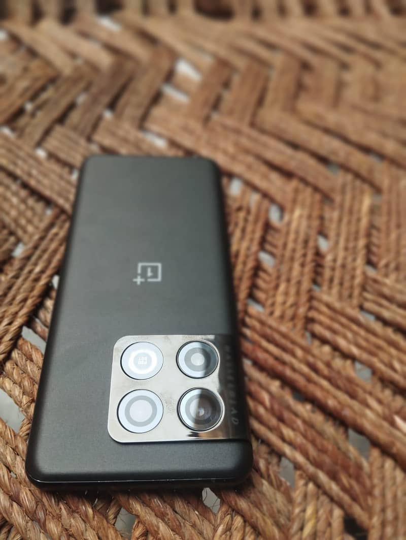 One Plus 10 Pro 4