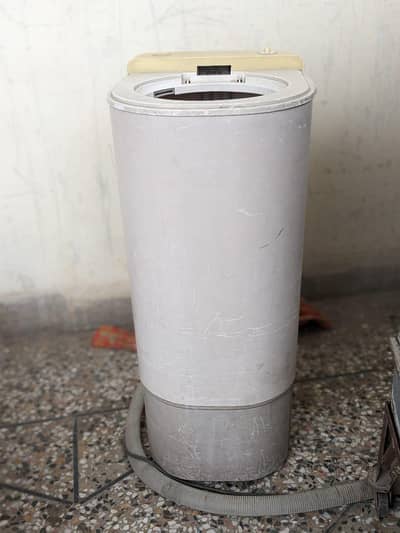 urgent sale spinner dryer machine , all ok , 8/10 condition no fault
