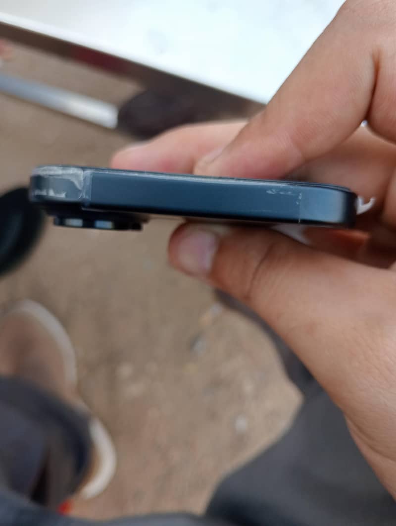 Apple iPhone 16 2