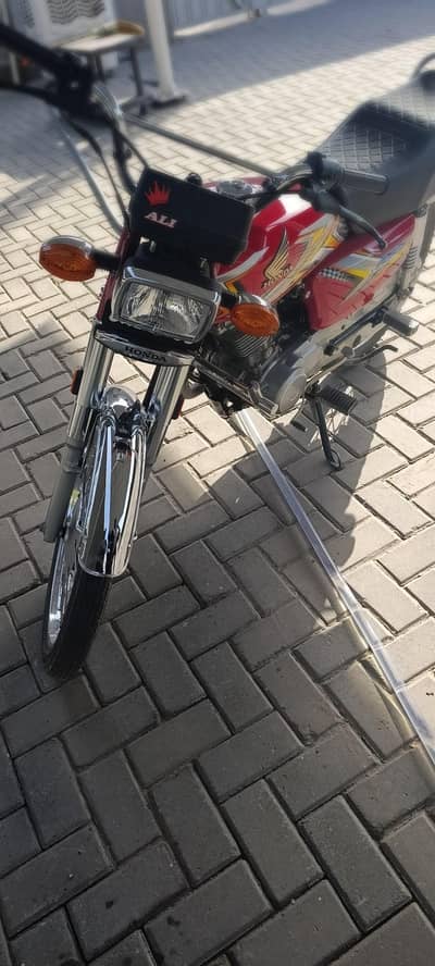 ok condition bilkul new bike h boht km ise hoi ha