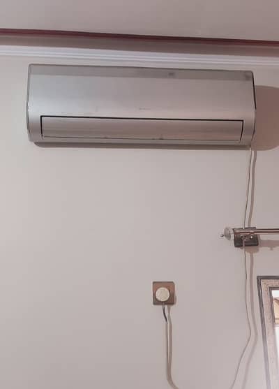 Ac 1.5 Ton Gree