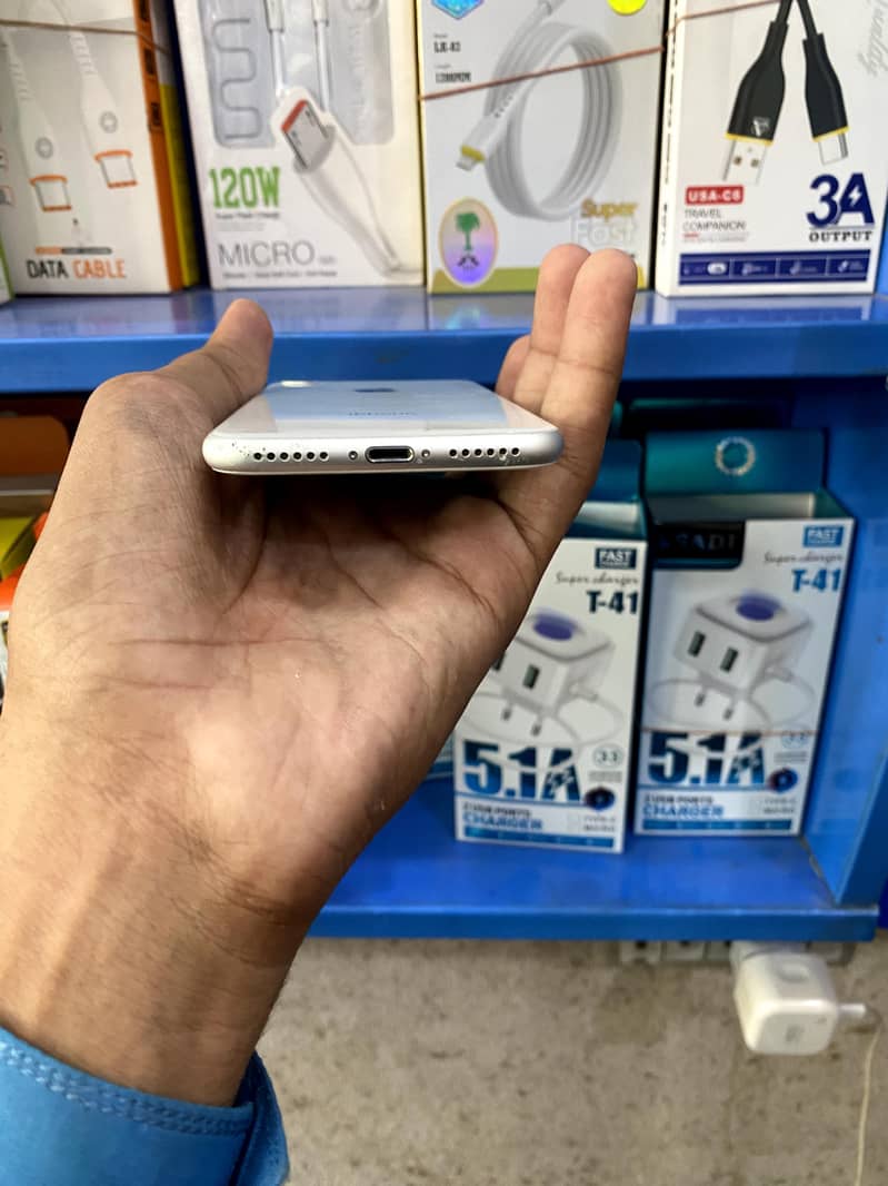 Apple iPhone 8 4