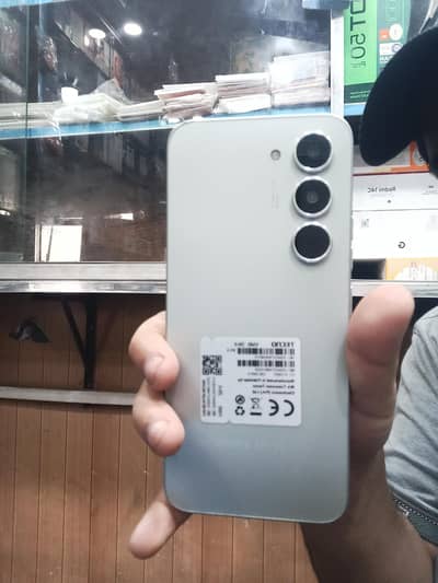 Tecno spark 40 pro 8+8 256 gb 10/8 7 month ki warrinty baki
