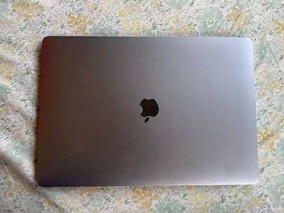 MacBook Pro 2017  Core i7  16GB RAM  512GB SSD  15.4" Retina Display