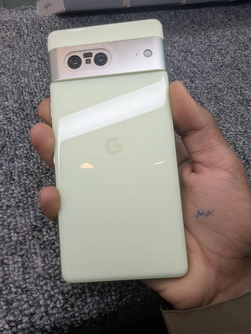 Google Pixel 7 4