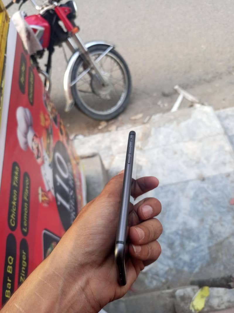 Apple iPhone 8 2