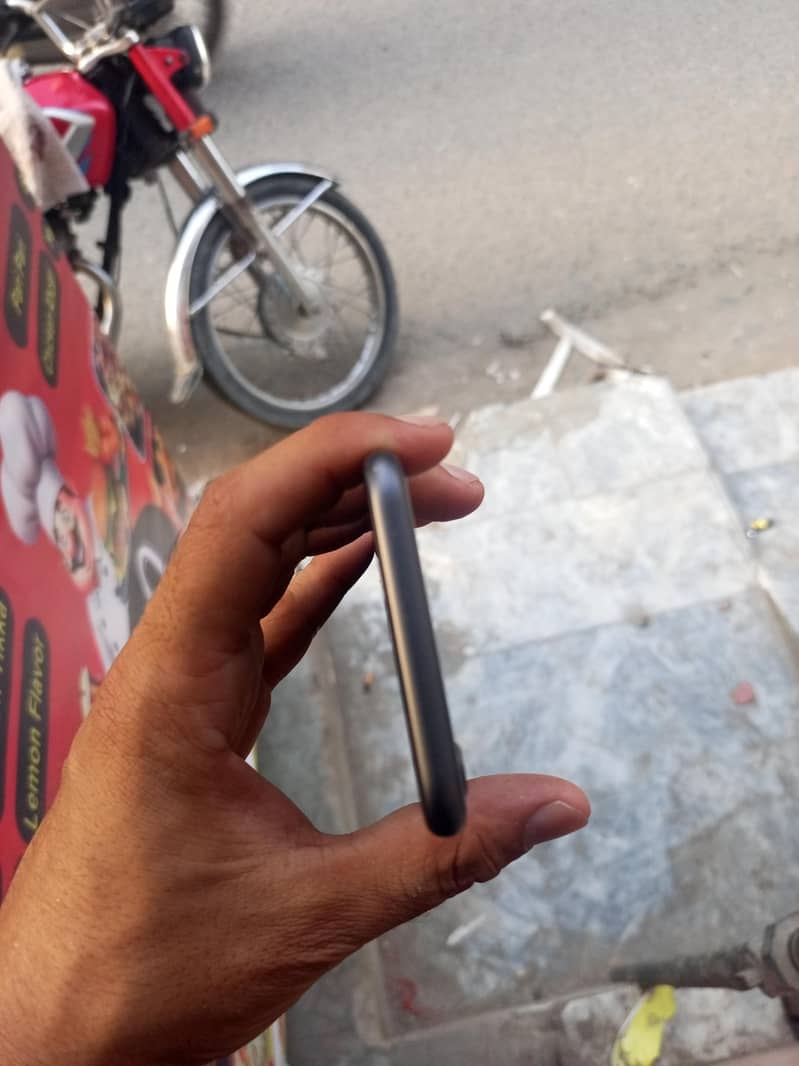 Apple iPhone 8 4