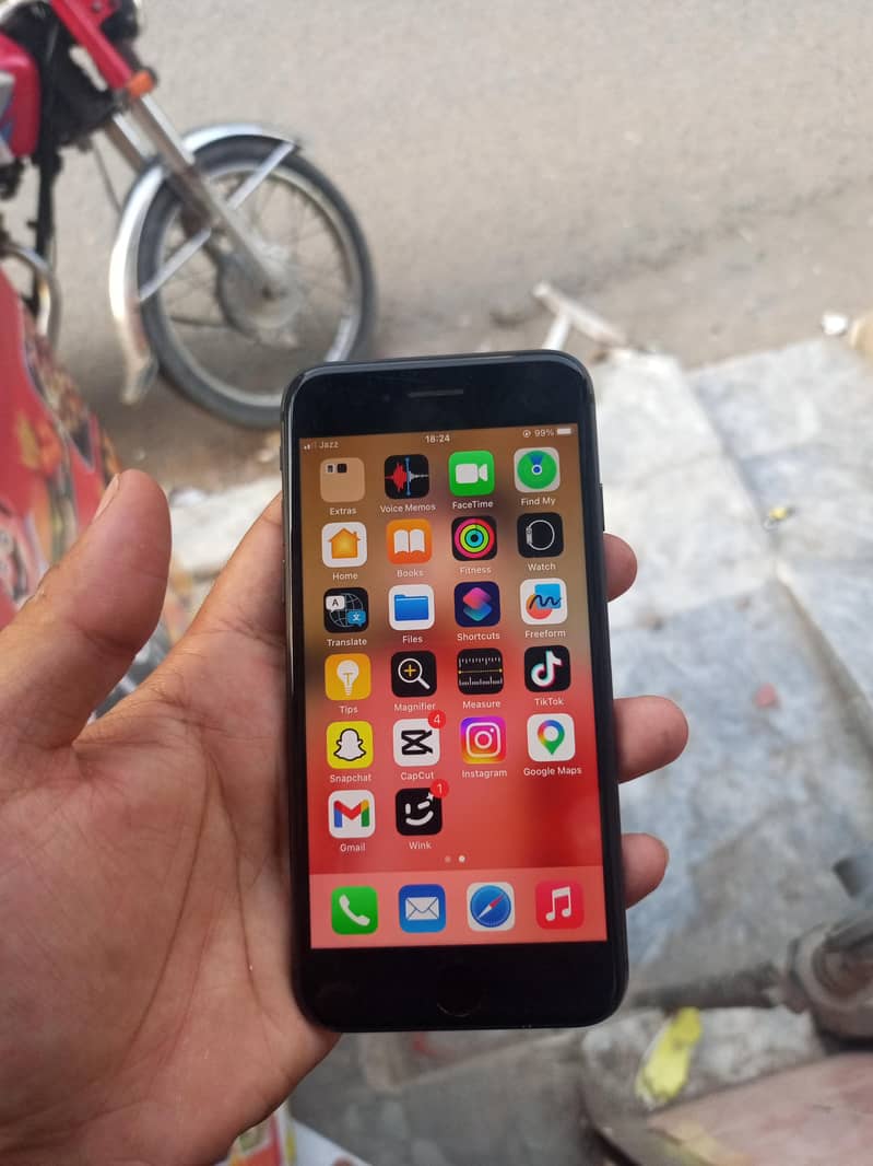 Apple iPhone 8 5