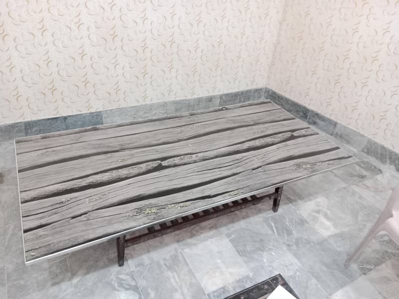 Room Table 0