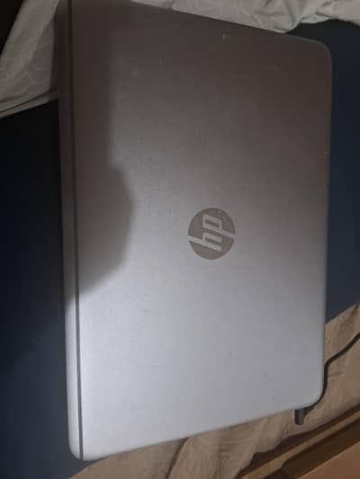 HP EliteBook Folio 1040 G3 -Core i5 6th Gen - 8gb ram 256 gb ssd