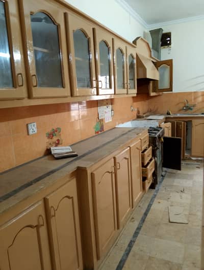 1-kanal upper portion available for rent