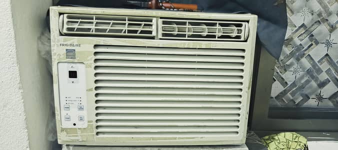window Ac half ton