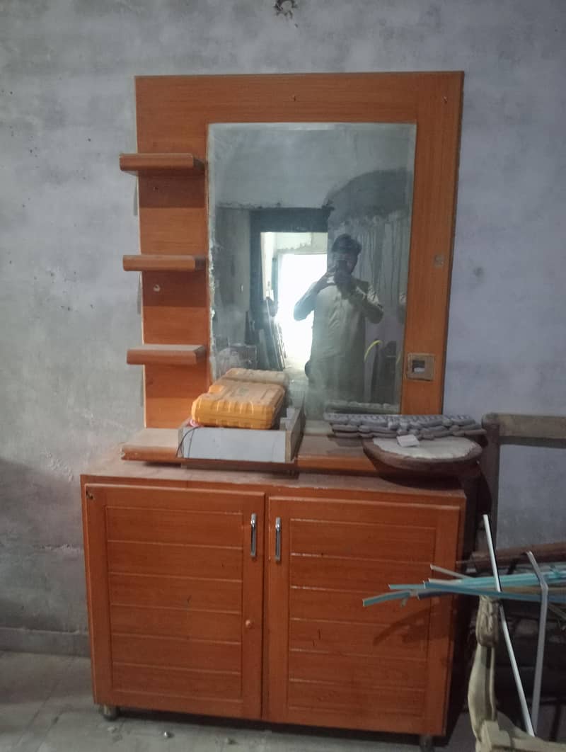 dressing table with mirror 2