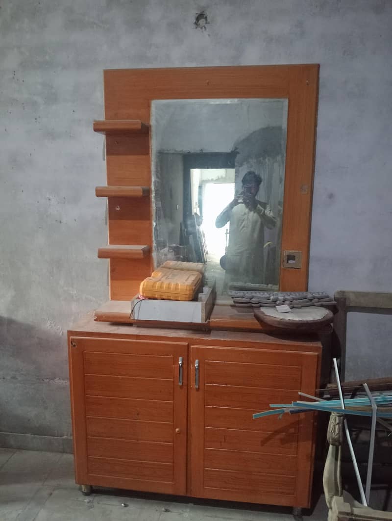 dressing table with mirror 3