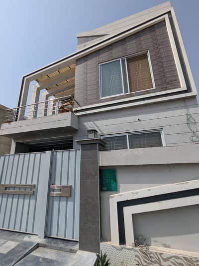 I SELL 5 MARLA SLIGHTLY USED HOUSE IN BAHRIA ORCHARD LAHORE. PHASE 1 EASTERN EXT BLOCK. 165 FINAL PRICE