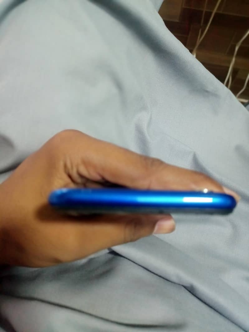 Realme 3 4