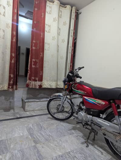 2016 model  neat and  clean CD 70   in  excellent condition 