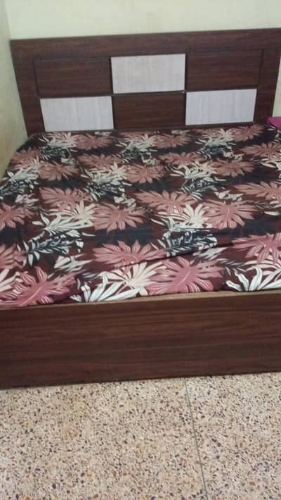 bed without mattress