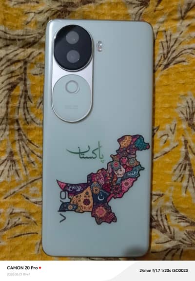 Vivo V40e in excellent condition, complete box