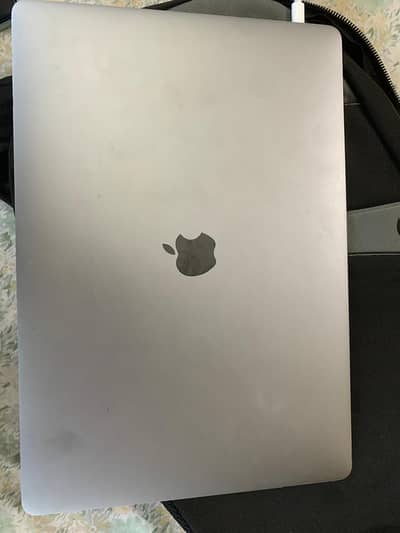 MacBook Pro 2017  Core i7  16GB RAM  512GB SSD  15.4" Retina Display
