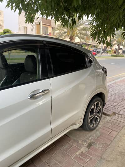 Honda Vezel  Pearl White Color For Sale