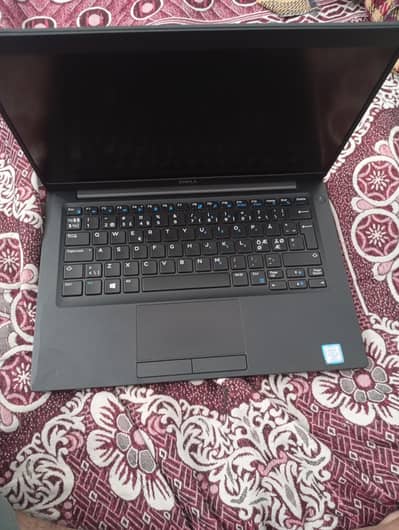 Dell Latitude 7390 i5 8th generation 8/256 only screen damage