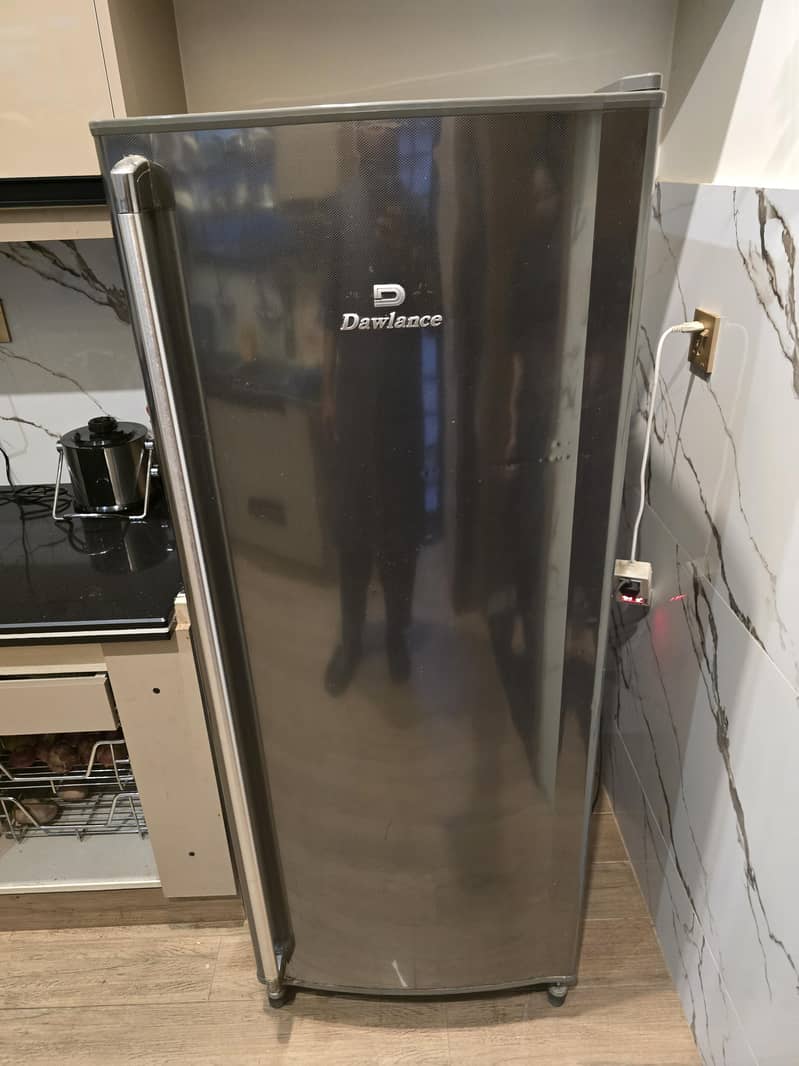 dawlance vertical deep frezer 0