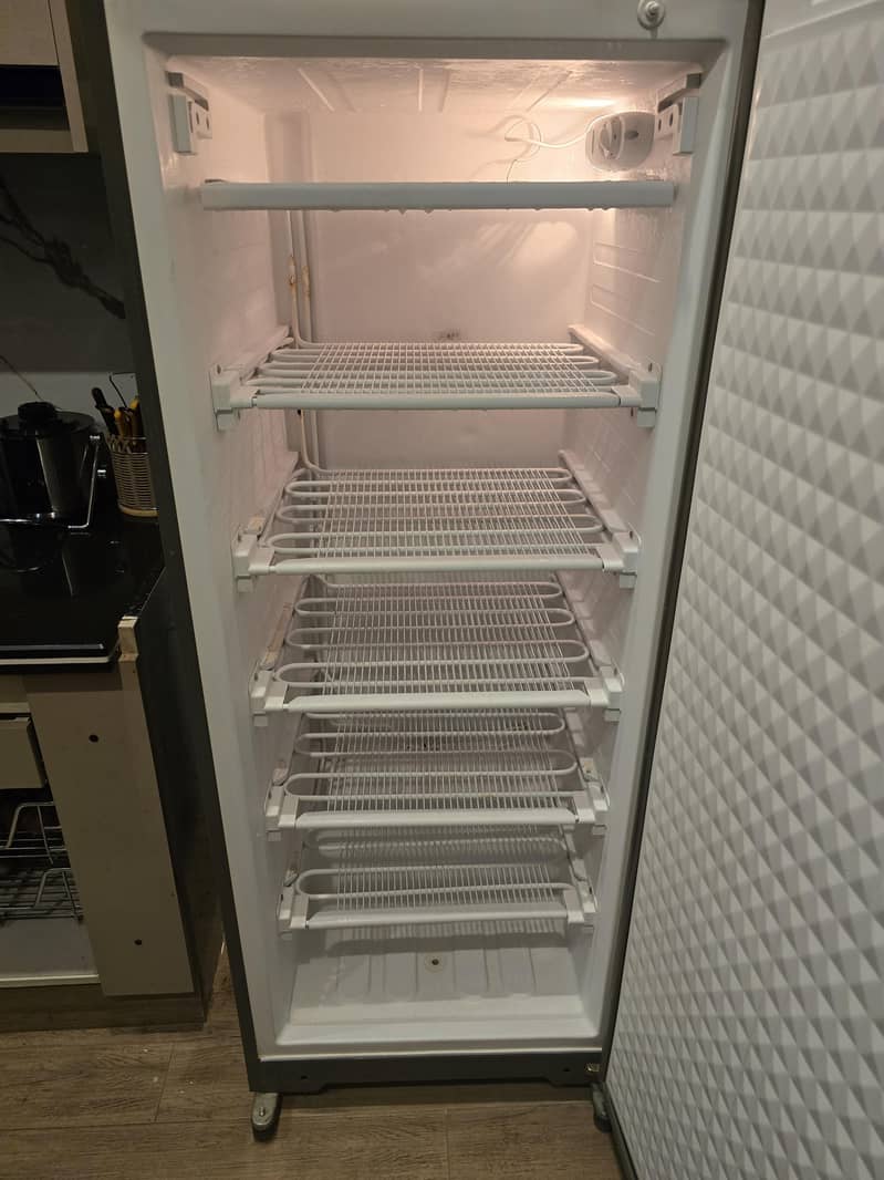 dawlance vertical deep frezer 4