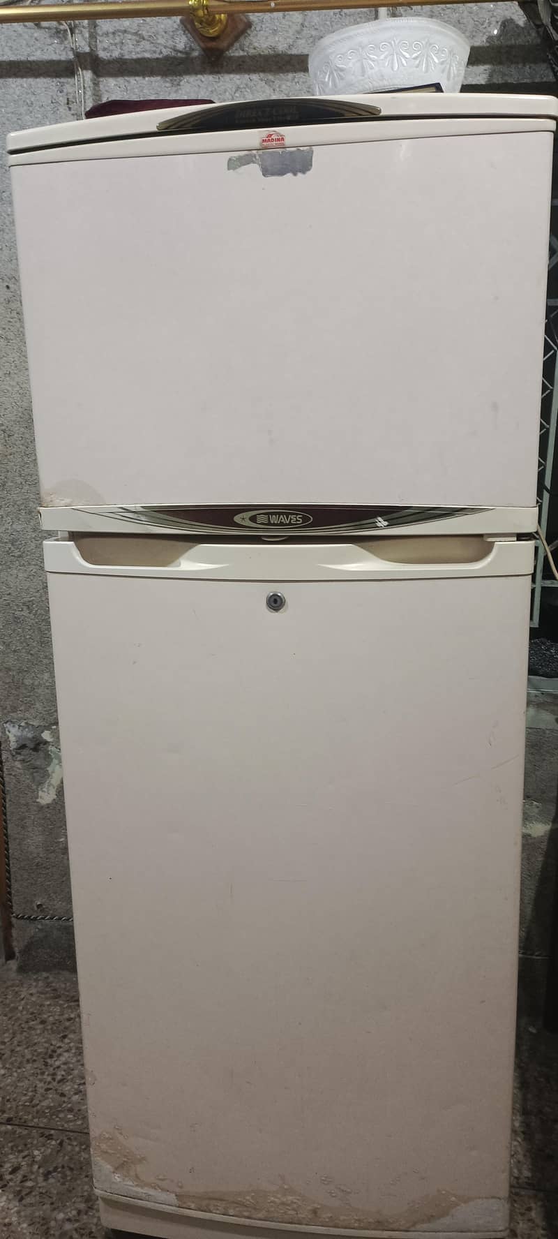 Waves Fridge 0