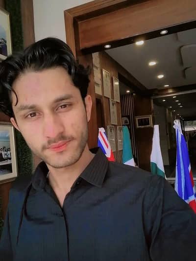 mughy house boy ki job chaiya or sath chef bhe ho