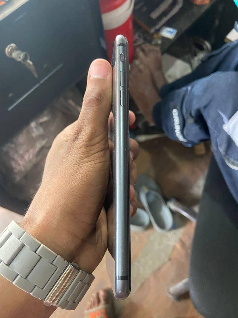 Apple iPhone 8 Plus 4