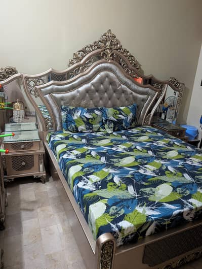 Complete bed set 4 pics without mattress