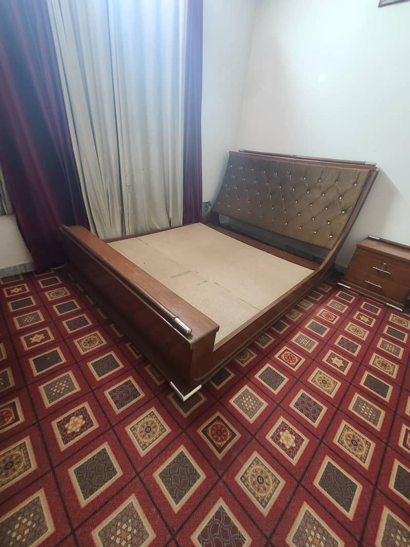 Double bed with full set. 0
