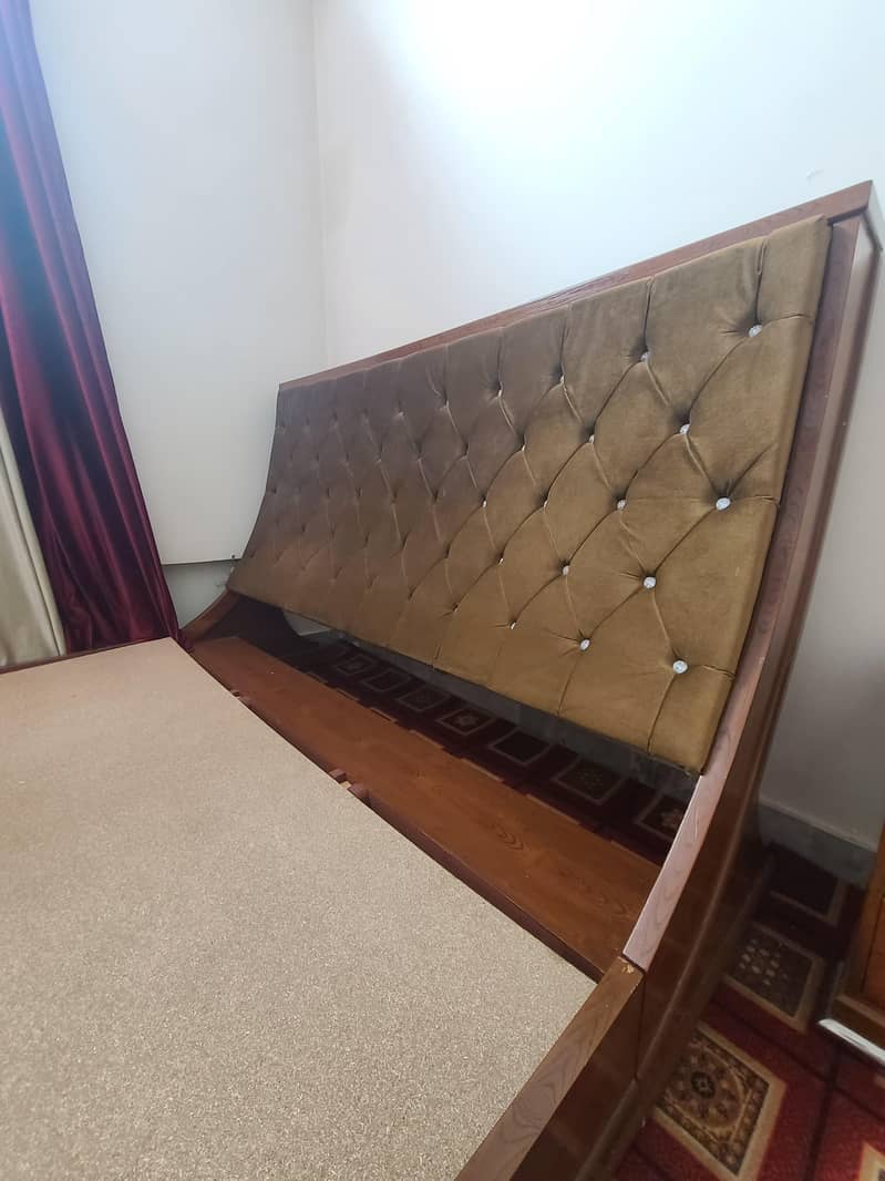 Double bed with full set. 1
