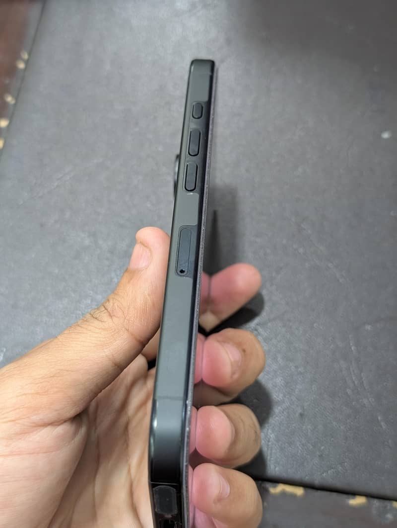 iPhone 16 Pro 4