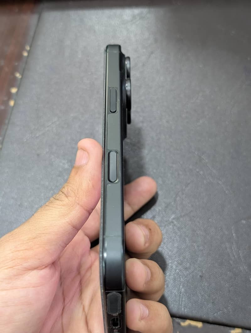 iPhone 16 Pro 5