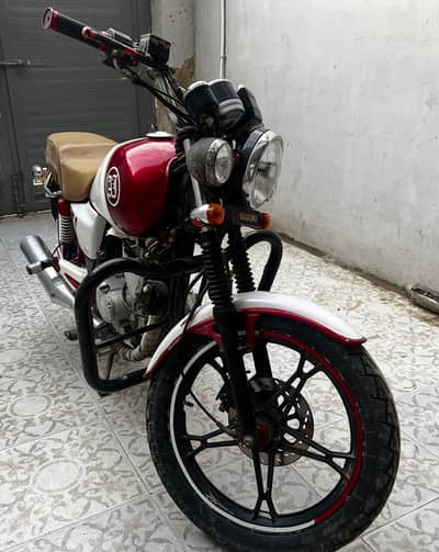 Suzuki GS 150 2015