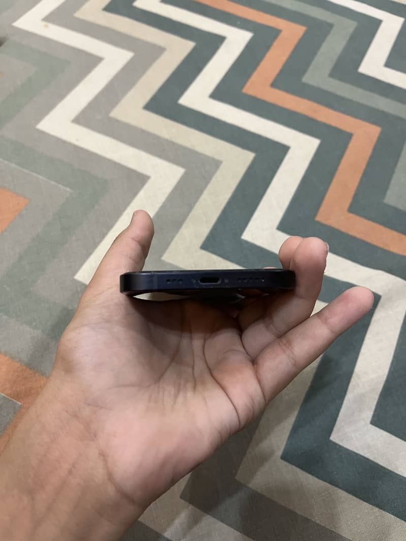 Apple iPhone 12 4