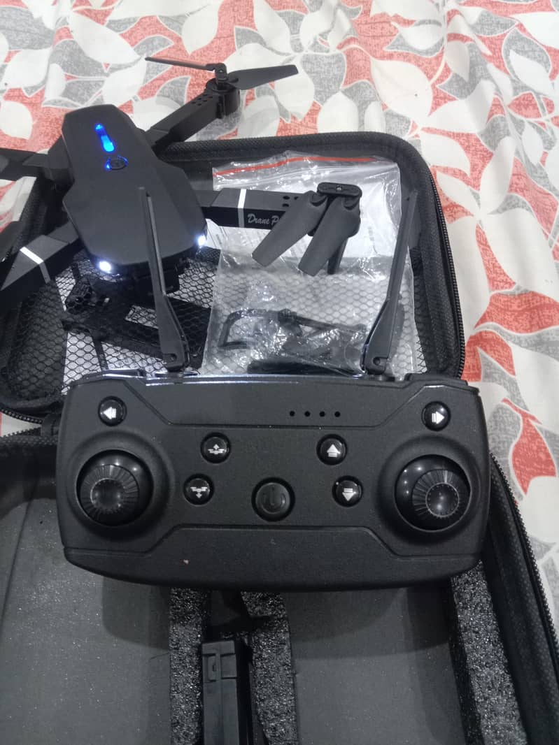 Drone E88 4