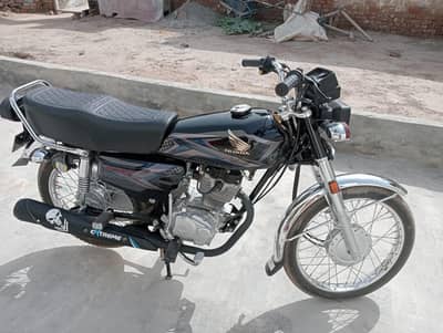 gari ki condition new hai koi kam nahi hai