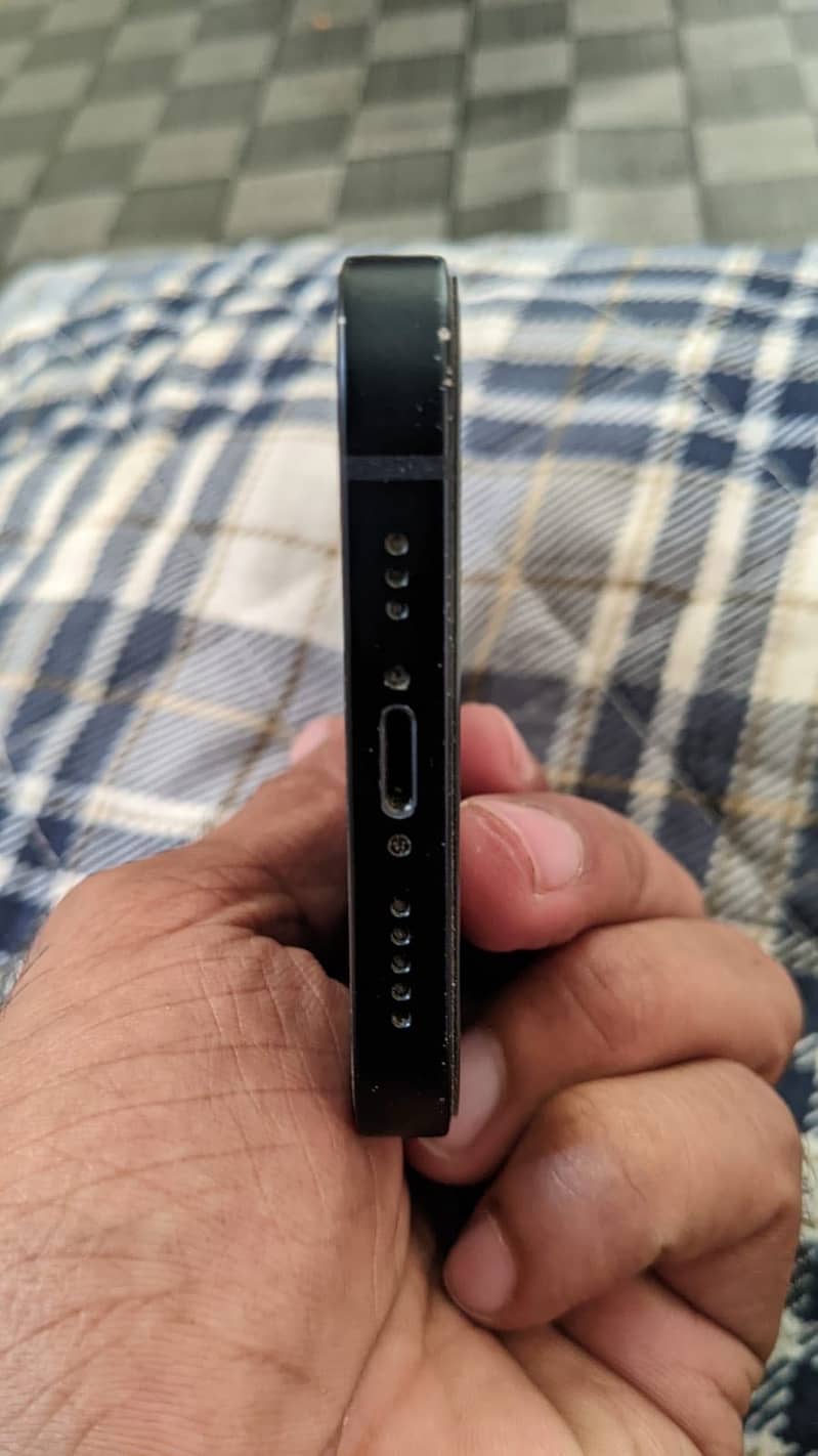 Apple iPhone 14 4